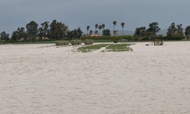 التموين يزعج محاصرين بالفيضانات