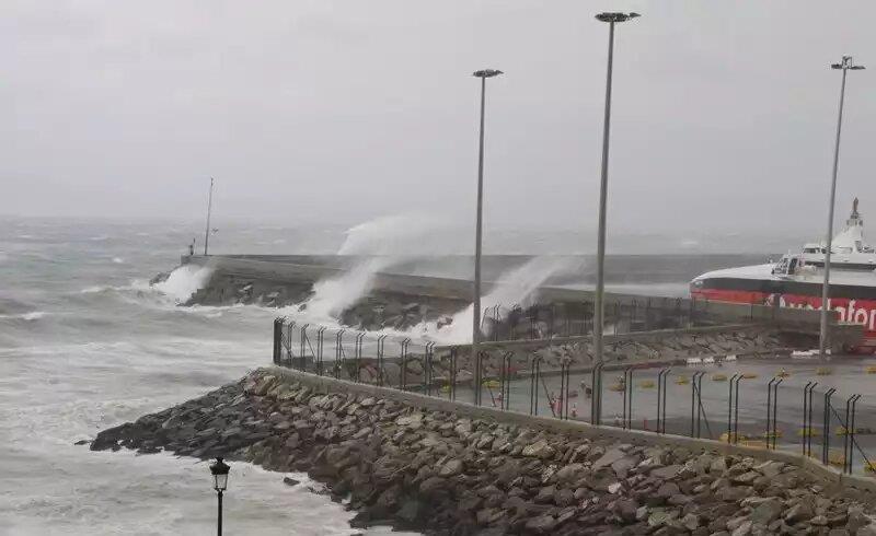 La navigation maritime entre Tarifa et Tanger est suspendue en raison du mauvais temps 1 تعليق الملاحة البحرية بين طريفة وطنجة بسبب سوء الأحوال الجوية
