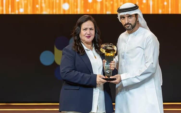 المغربية فوزية محمودي تتوج بلقب "صانع الأمل العربي 2026" في دبي