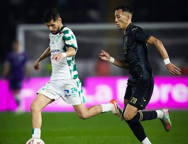 توقيف خمسة حكام بعد لقاء الرجاء واتحاد طنجة