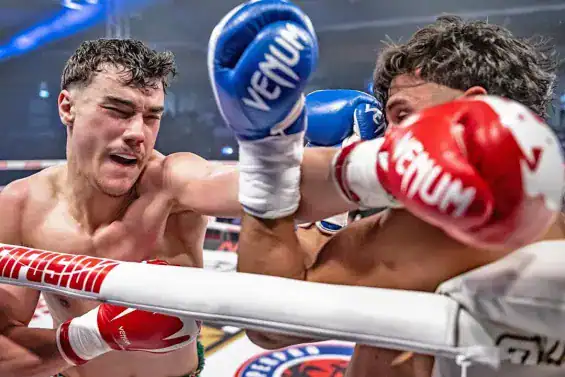 الملاكم المغربي الهولندي ياسين عيراد يخوض أولى نزالاته على الساحة العالمية