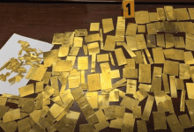 إحباط محاولة تهريب دولي لـ13 كيلوغراماً و506 غرامات من سبائك الذهب بميناء بني أنصار