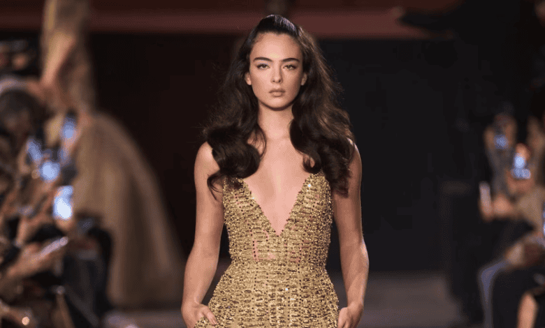 هوت كوتور: إيلي صعب يقدّم «ليالٍ ذهبية» بين ميلوس ومراكش في ربيع وصيف 2026