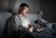 دراسة: تطبيقات تتبع النوم قد تزيد القلق لدى المصابين بالأرق