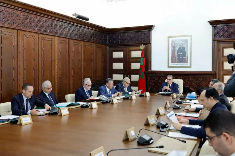 Le gouvernement accélère la réforme du cadre juridique des médicaments et des produits pharmaceutiques 1 الحكومة تسرّع إصلاح الإطار القانوني للأدوية والصيدلة