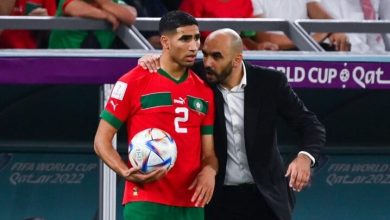 أشرف حكيمي يشيد بوليد الركراكي بعد إعلان رحيله عن تدريب المنتخب المغربي