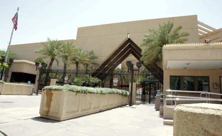 السفارة الأمريكية في الرياض تعلن عن الإغلاق المؤقت