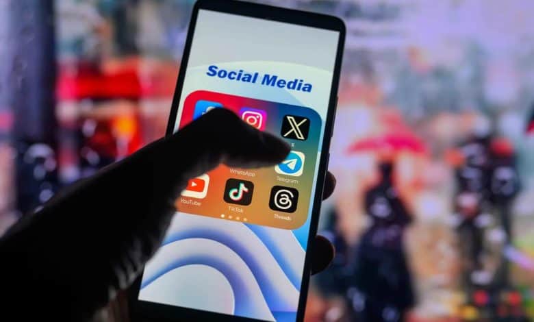 إندونيسيا تتجه لحظر وسائل التواصل الاجتماعي على من هم دون 16 عامًا