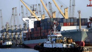 العراق يوقف العمل في موانئه النفطية بعد هجوم على ناقلات في مياهه الإقليمية