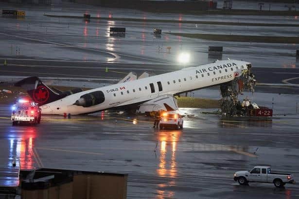 Un tragique accident à l'aéroport de LaGuardia paralyse le trafic aérien 1 حادث مأساوي في مطار لاغوارديا يشلّ حركة الطيران