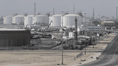 إيران تستهدف منشآت الطاقة في الخليج وتلوّح بتصعيد أكبر