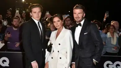 فيكتوريا بيكهام تعلق بحذر على خلافها مع ابنها بروكلين