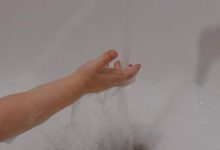 وفاة طفلة صغيرة غرقا داخل حوض غسيل تهز مدينة تيفلت