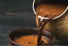 القهوة اليومية قد تغيّر أمعاءك ومزاجك أكثر مما تتوقع