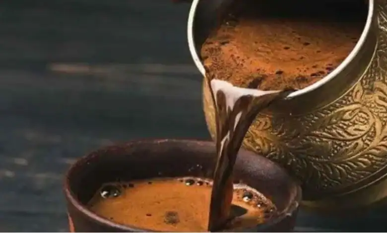 القهوة اليومية قد تغيّر أمعاءك ومزاجك أكثر مما تتوقع