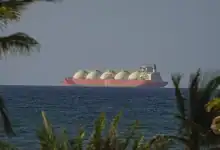 ترامب يحذر إيران من فرض رسوم على عبور السفن في مضيق هرمز