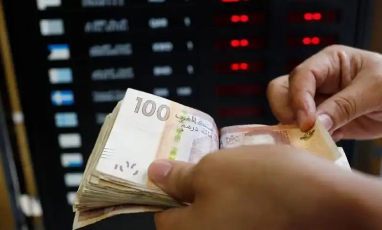 بنك المغرب يرصد تحركات جديدة للدرهم أمام الأورو والدولار