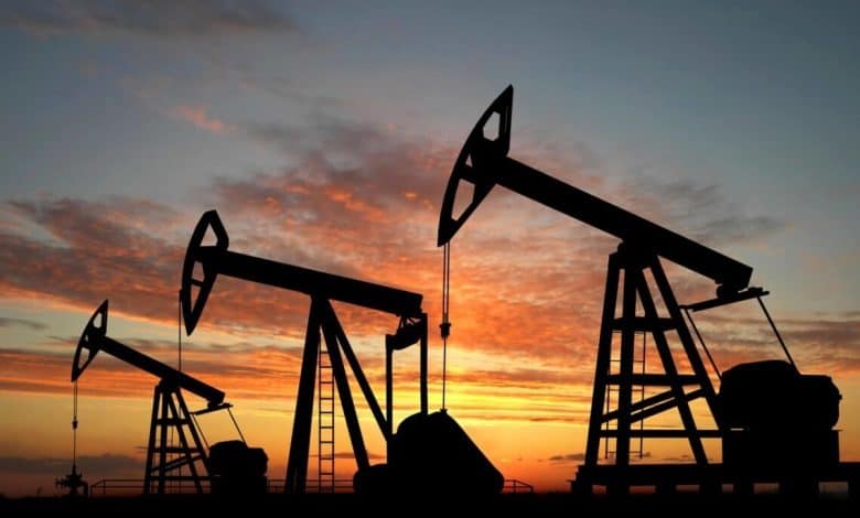 واشنطن تحسم موقفها وتوقف العمل بتخفيف العقوبات على النفط الروسي