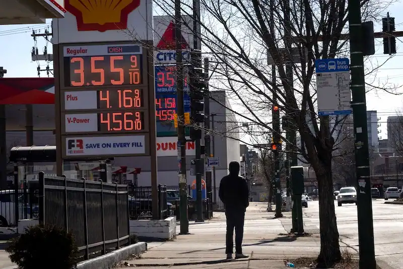 Les prix du pétrole chutent alors que les attentes d'une détente au Moyen-Orient augmentent 1 أسعار النفط تنخفض مع تصاعد التوقعات بانفراج قريب في الشرق الأوسط