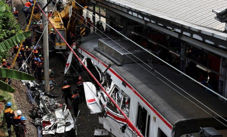 ارتفاع قتلى تصادم القطارين قرب جاكرتا إلى 14 والجرحى بالعشرات