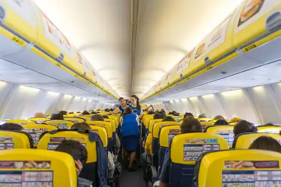 رحلة لرايان إير نحو المغرب تغير مسارها إلى فرنسا بسبب حالة صحية طارئة