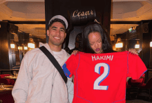 حكيمي يهدي قميصه الموقع لريهانا في لقاء لافت بباريس