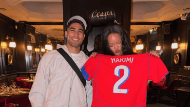 حكيمي يهدي قميصه الموقع لريهانا في لقاء لافت بباريس