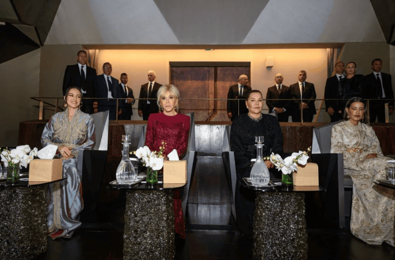 الأميرات للا خديجة وللا مريم وللا حسناء إلى جانب بريجيت ماكرون يحضرن افتتاح المسرح الملكي بالرباط
