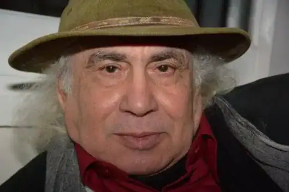 رحيل نجم السينما والمسرح المغربي نبيل لحلو عن 81 عامًا