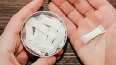أكياس النيكوتين تغزو أوساط المراهقين بالمغرب وتحذيرات من مخاطرها
