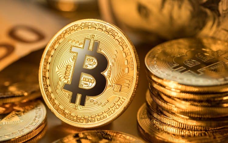 البيتكوين يقترب من 80 ألف دولار وسط توتر جديد في مضيق هرمز