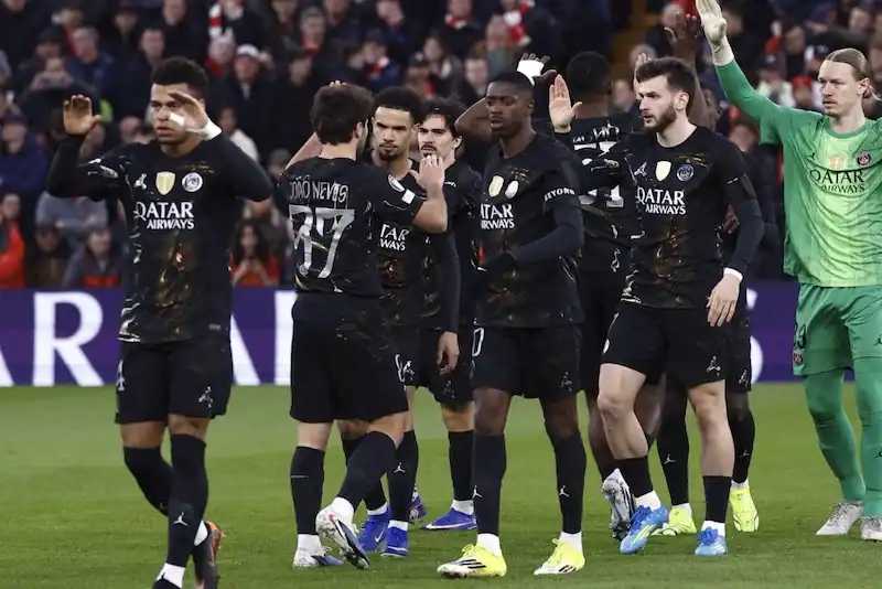 باريس سان جرمان يحسم لقب الدوري الفرنسي بثنائية أمام لنس