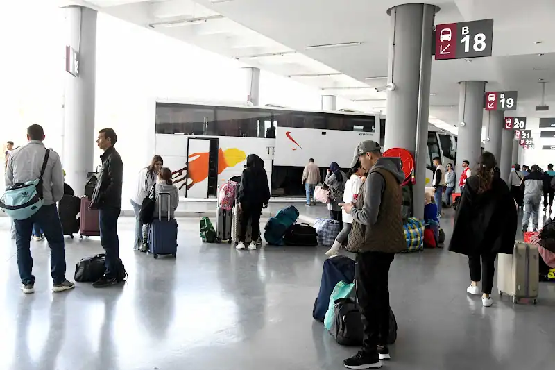 Les tarifs des bus pour l'Aïd al-Adha suscitent une controverse entre les critiques des consommateurs et les justifications des professionnels 1 أسعار حافلات عيد الأضحى تثير الجدل بين انتقادات المستهلكين وتبريرات المهنيين