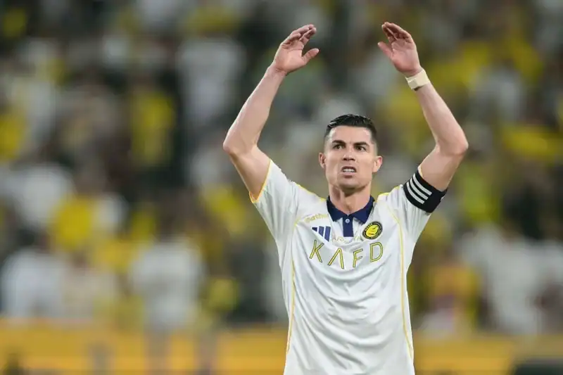 Ronaldo met fin à l'attente et conduit Al Nasr au titre de champion d'Arabie saoudite 1 رونالدو ينهي الانتظار ويقود النصر إلى لقب الدوري السعودي