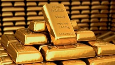 الذهب يهبط لأدنى مستوى في أكثر من أسبوع ويتجه لخسارة أسبوعية