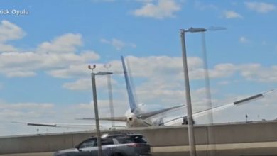بوينغ 767 تصطدم بشاحنة وعمود إنارة قرب مطار نيوارك.. والركاب ينجون