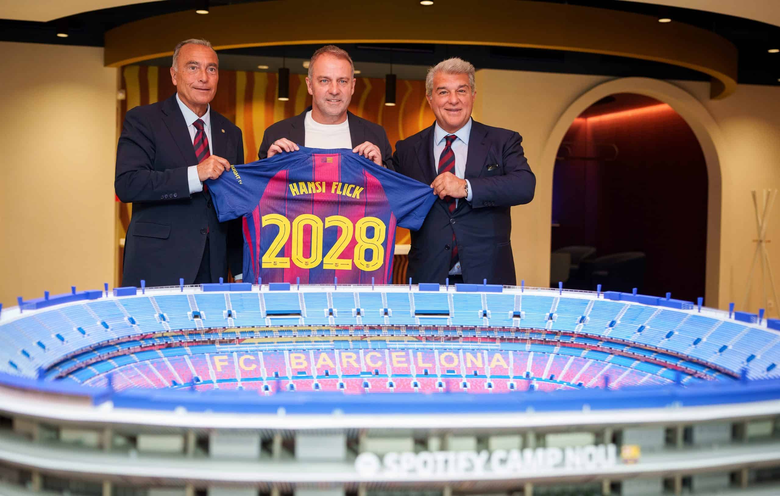 برشلونة يجدد الثقة في هانزي فليك حتى صيف 2028