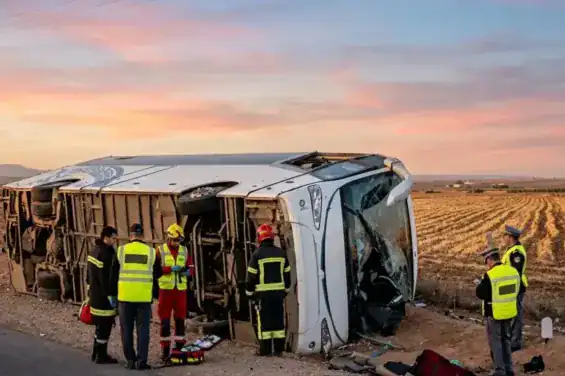 فاجعة على طريق جرسيف وساكة.. انقلاب حافلة يخلف قتلى وعشرات الجرحى
