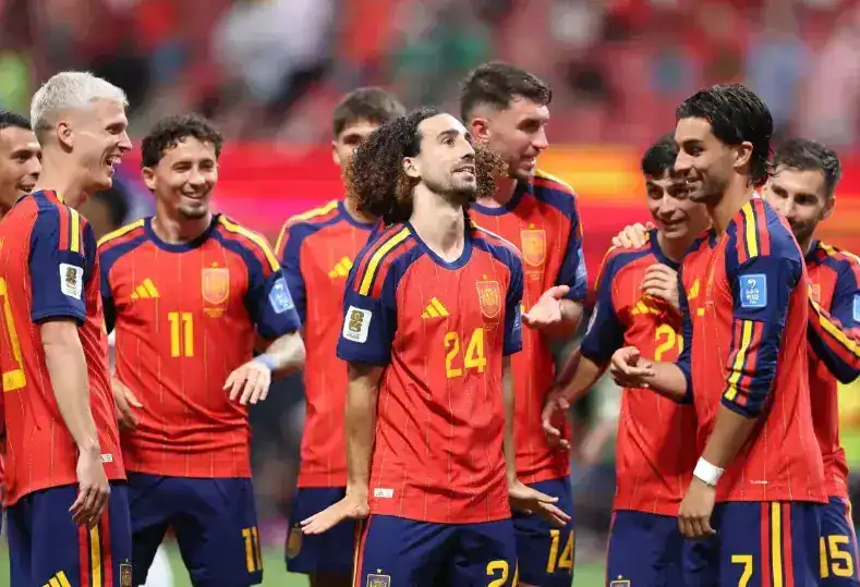 L'Espagne s'impose largement face à l'Arabie saoudite (4-0)... Les Verts essuient un revers cuisant en Coupe du monde 1 إسبانيا تقسو على السعودية برباعية.. الأخضر يتلقى ضربة موجعة في المونديال