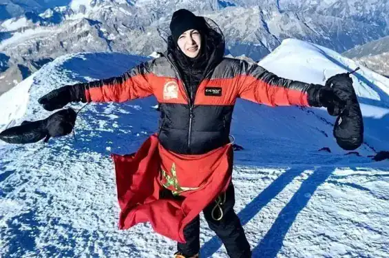 ‏هند زمامة تصنع التاريخ.. أول مغربية وإفريقية تبلغ قمة دينالي