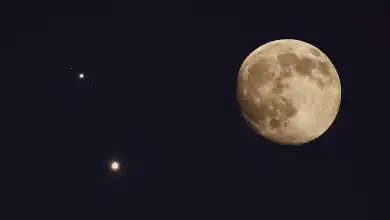 مشهد فلكي لافت في سماء الأردن.. القمر يقترب من نجم السماك الأعزل