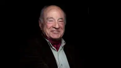 الملك محمد السادس يعزي في وفاة إدغار موران