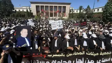 محامو المغرب يحتجون أمام البرلمان ضد مشروع قانون المحاماة