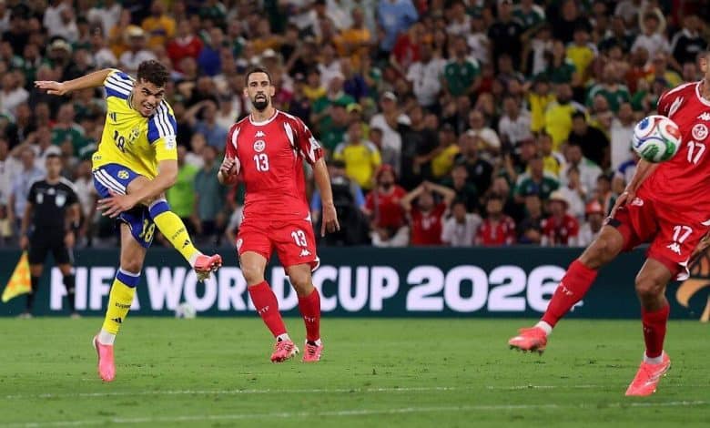 Un quintette suédois fait sensation en Tunisie lors de la Coupe du monde… Ayari, Isak et Gokirish mènent le bal 1 خماسية سويدية تهز تونس في كأس العالم.. عياري وإيساك وجيوكيريش يقودون العرض الكبير