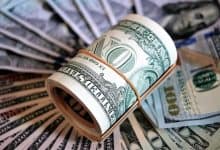 الدولار يتمسك بقوته.. أعلى مستوى في شهرين يربك أسواق العملات
