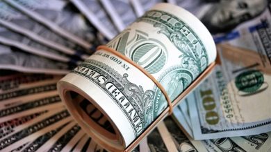 الدولار يتمسك بقوته.. أعلى مستوى في شهرين يربك أسواق العملات