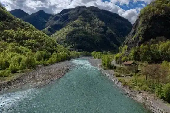 مأساة بطولية في إيطاليا.. مغربيان يفقدان حياتهما لإنقاذ طفلة من الغرق