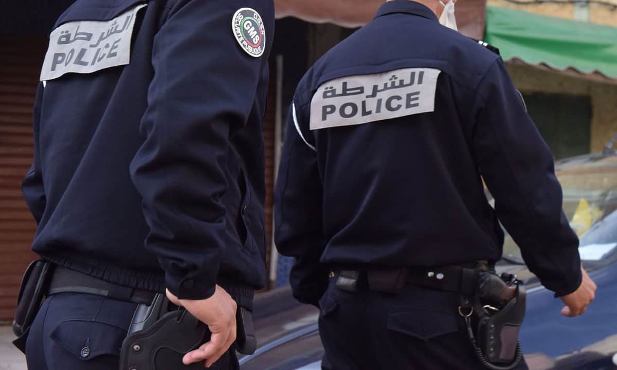 عناصر الشرطة بمدينة أكادير أثناء تدخل أمني لتوقيف سائق رفض الامتثال وأصاب شرطيا