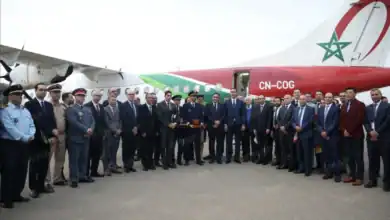 Un avion de la Royal Air Maroc sur le tarmac de l'aéroport avant le décollage d'un vol intérieur